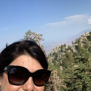 Meet your Posher, Eva